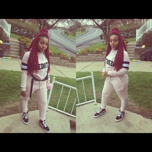 Meet your Posher, Leona